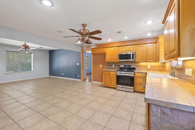207 W South Street, Whitesboro, TX 76273