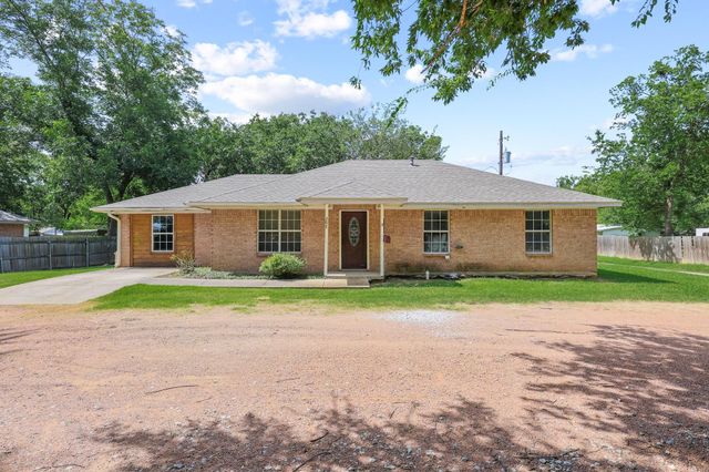 207 W South Street, Whitesboro, TX 76273