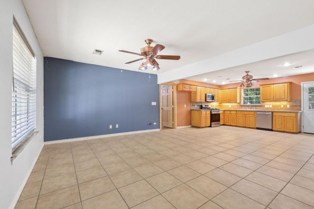 207 W South Street, Whitesboro, TX 76273