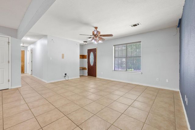 207 W South Street, Whitesboro, TX 76273