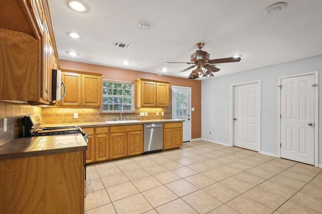 207 W South Street, Whitesboro, TX 76273