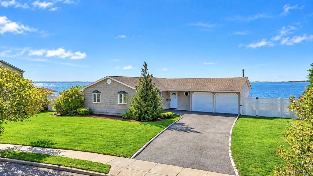 41 Shore Drive W, Copiague, NY 11726 — photo 4