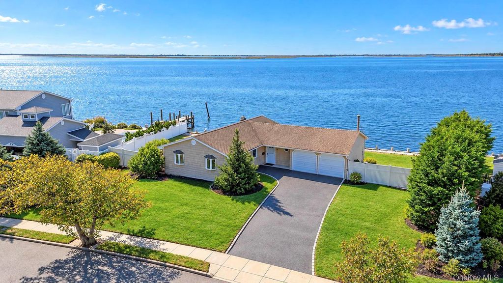 41 Shore Drive W, Copiague, NY 11726 — photo 5