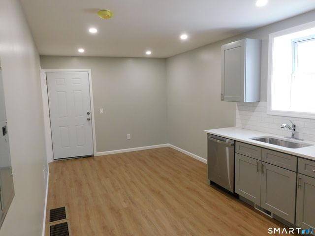 69 Rosemary Street, New London, CT 06320