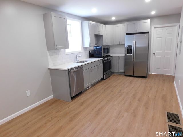 69 Rosemary Street, New London, CT 06320