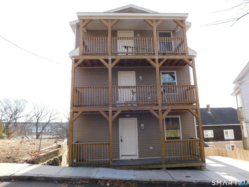 69 Rosemary Street, New London, CT 06320