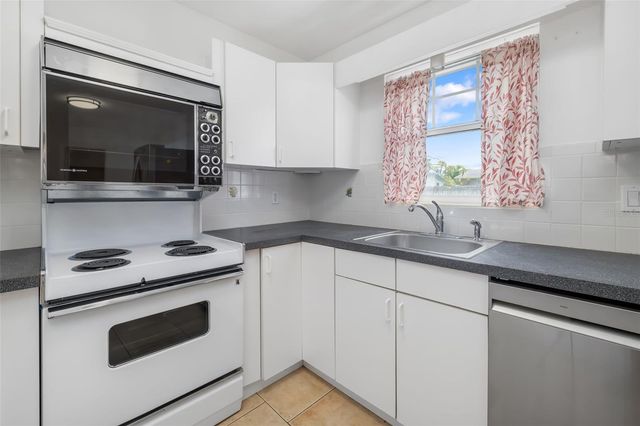 2208 SHAWNEE STREET, Sarasota, FL 34231