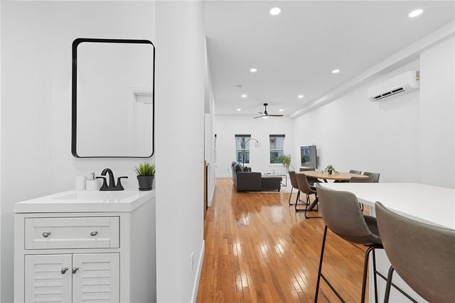 1236 Butterfield Way, Central North Side, PA 15212