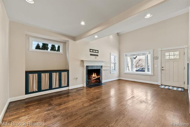 2375 Lakeside Drive, Highland, MI 48356