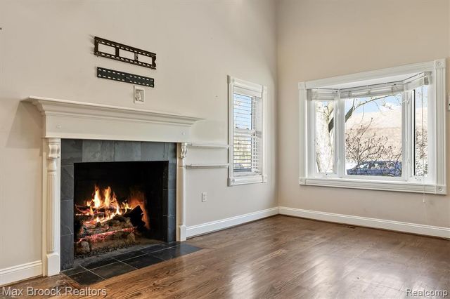 2375 Lakeside Drive, Highland, MI 48356