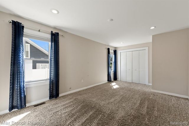 2375 Lakeside Drive, Highland, MI 48356