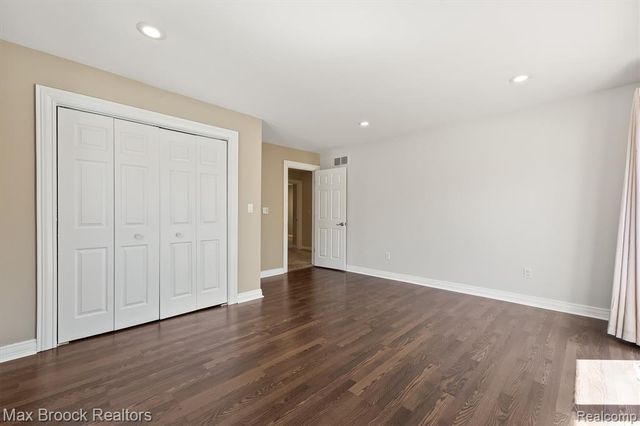 2375 Lakeside Drive, Highland, MI 48356