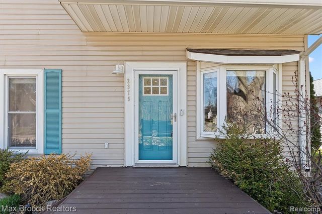 2375 Lakeside Drive, Highland, MI 48356
