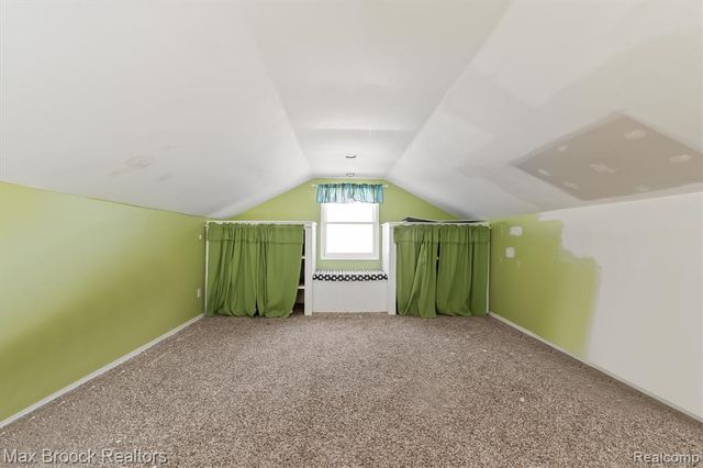 2375 Lakeside Drive, Highland, MI 48356