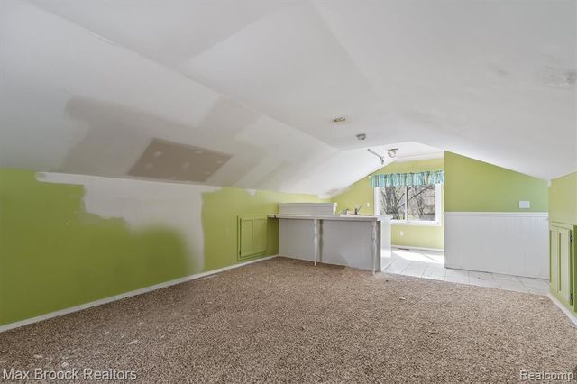 2375 Lakeside Drive, Highland, MI 48356