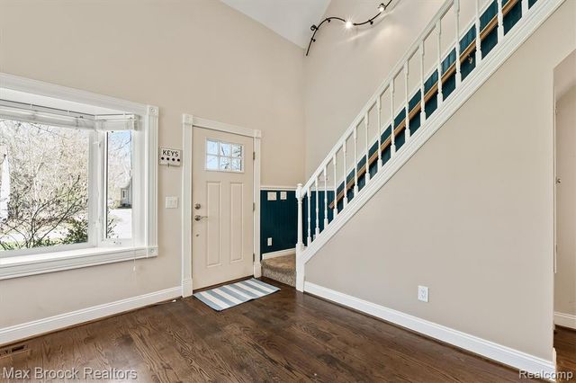 2375 Lakeside Drive, Highland, MI 48356