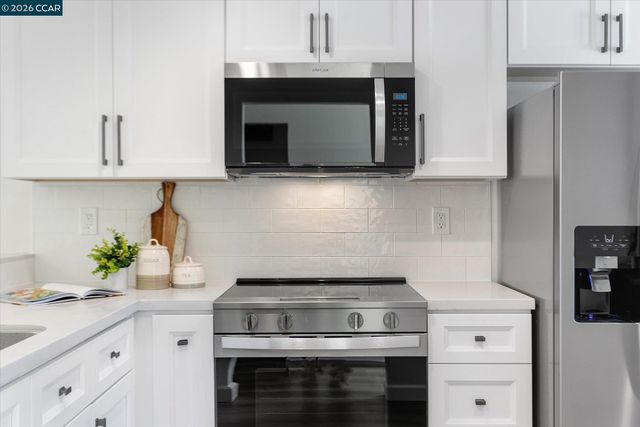 2407 Bay Meadows Cir, Pleasanton, CA 94566