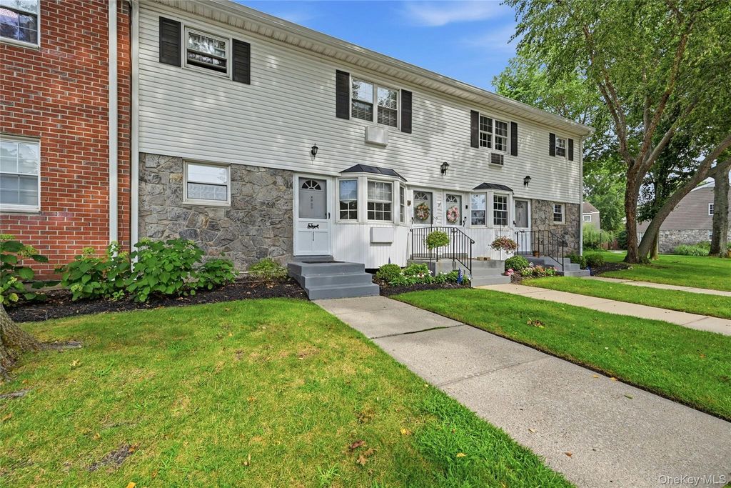 2310 Wilshire Lane 2310, Oakdale, NY 11769 — exterior