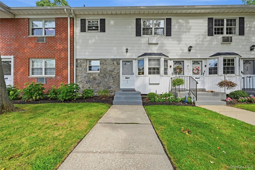 2310 Wilshire Lane 2310, Oakdale, NY 11769 — photo 2