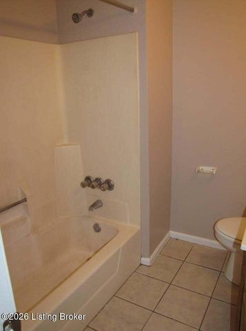 214 W Collins Ct, Louisville, KY 40214