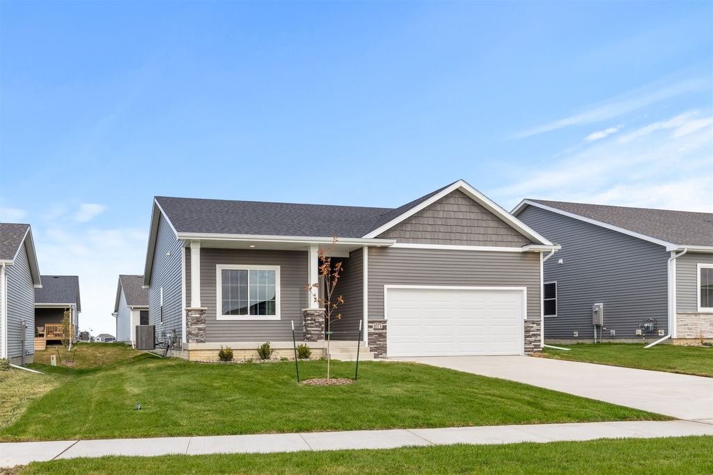 1071 NW Yorktown Drive, Waukee, IA 50263