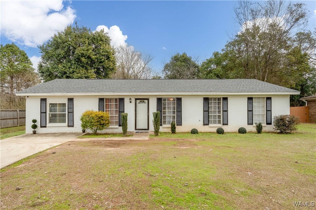 2803 Deerfield, Northport, AL 35473