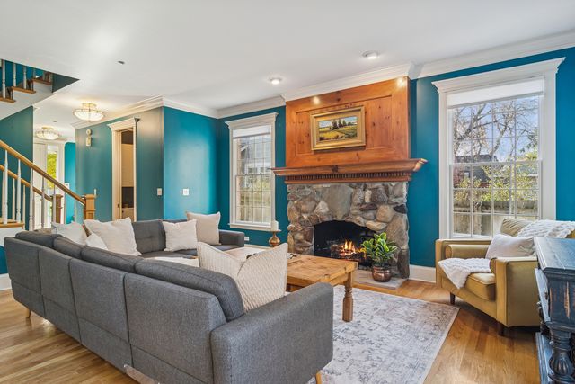 320 Washington Street, Barrington, IL 60010