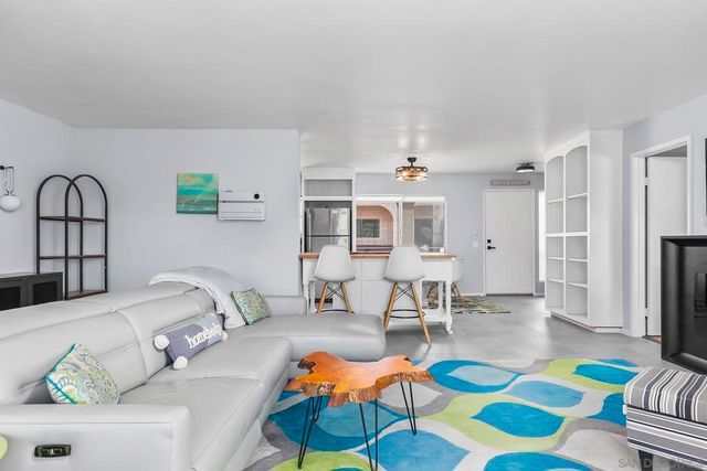 2510 Clairemont Dr 303, San Diego, CA 92117