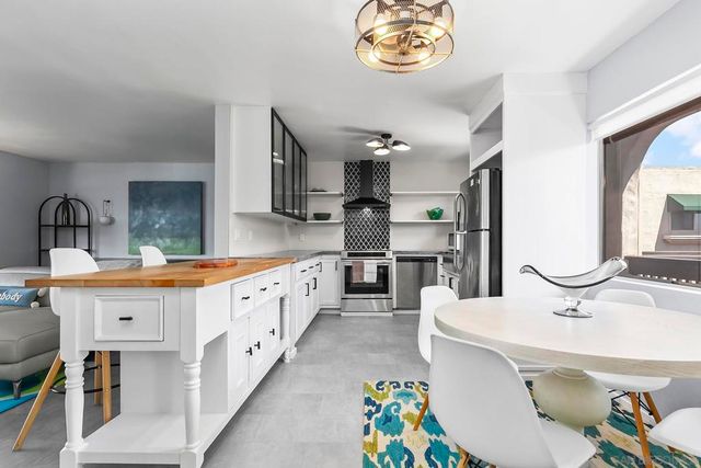 2510 Clairemont Dr 303, San Diego, CA 92117