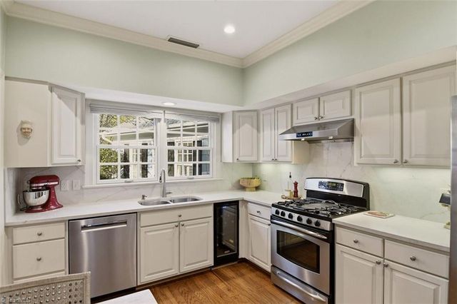 1277 Kent Place Lane, Winston-salem, NC 27104