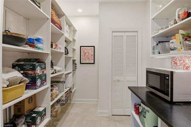 1277 Kent Place Lane, Winston-salem, NC 27104