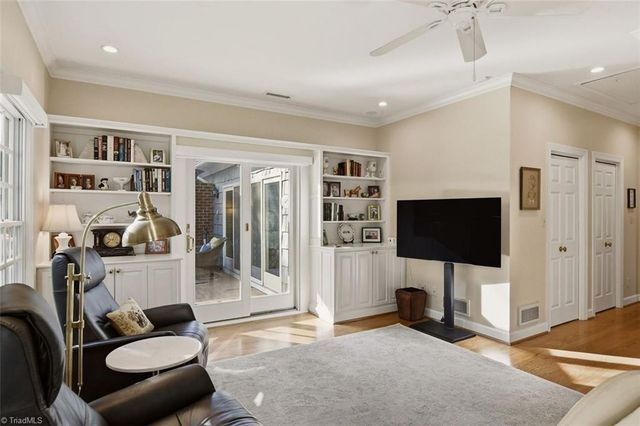 1277 Kent Place Lane, Winston-salem, NC 27104