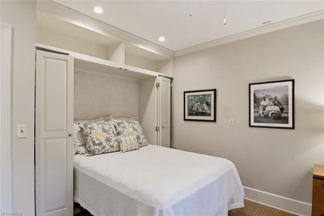 1277 Kent Place Lane, Winston-salem, NC 27104