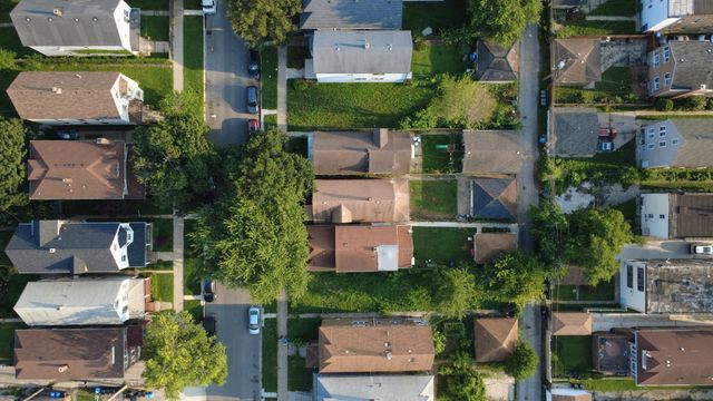 8322 S Burnham Avenue, Chicago, IL 60617