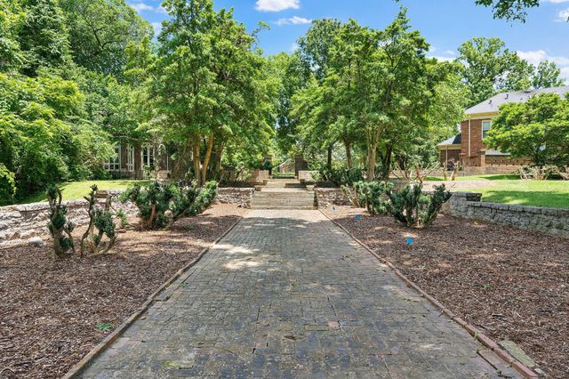 105 Burlington Ct, Nashville, TN 37215