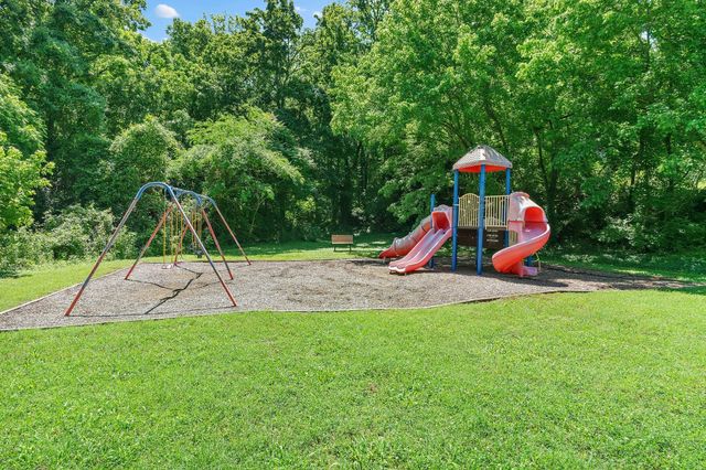 105 Burlington Ct, Nashville, TN 37215