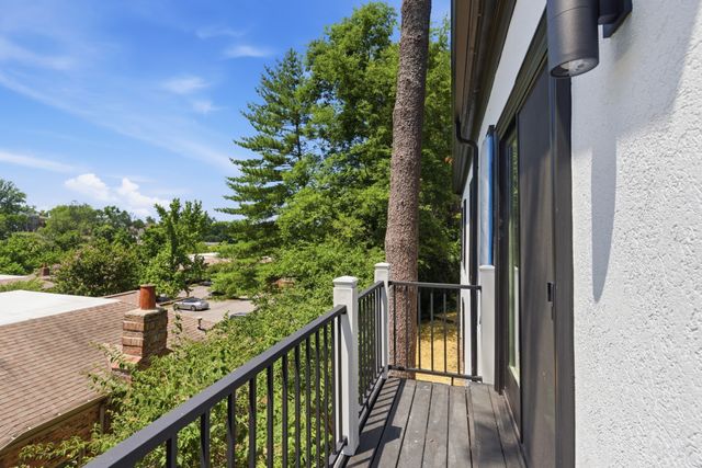 105 Burlington Ct, Nashville, TN 37215