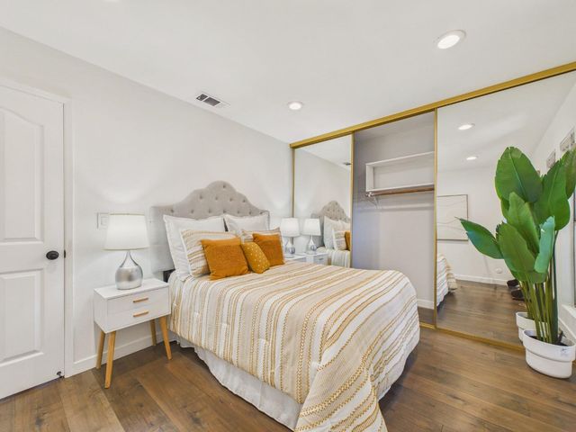 215 Red Oak Drive G, Sunnyvale, CA 94086