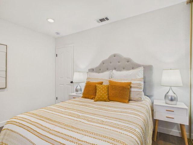 215 Red Oak Drive G, Sunnyvale, CA 94086