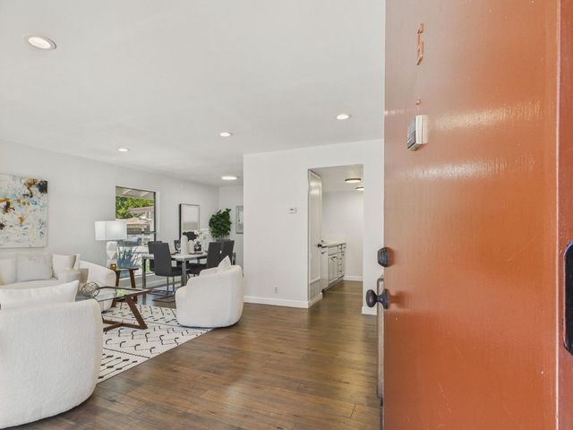 215 Red Oak Drive G, Sunnyvale, CA 94086