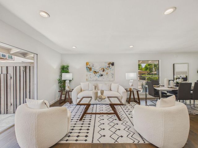 215 Red Oak Drive G, Sunnyvale, CA 94086