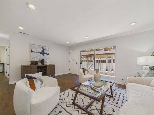 215 Red Oak Drive G, Sunnyvale, CA 94086