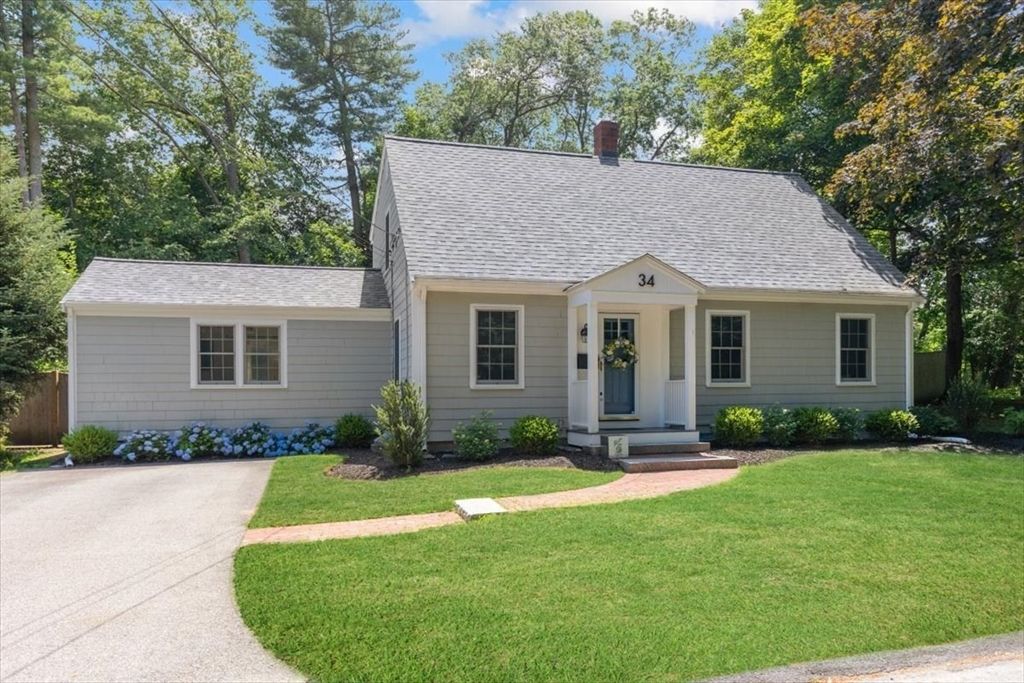 34 Hemlock Road, Hingham, MA 02043