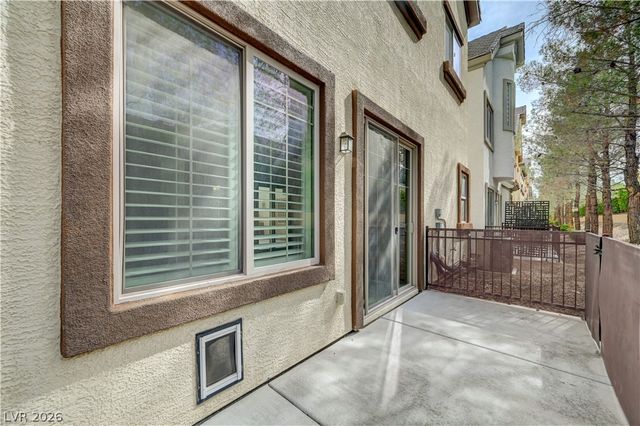 327 Hollins Hall Street, Las Vegas, NV 89145