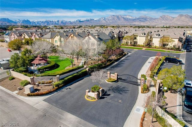 327 Hollins Hall Street, Las Vegas, NV 89145