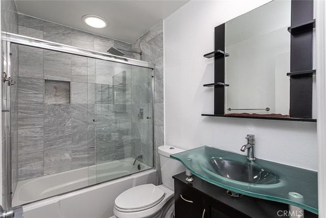 21662 Brookhurst C, Huntington Beach, CA 92646