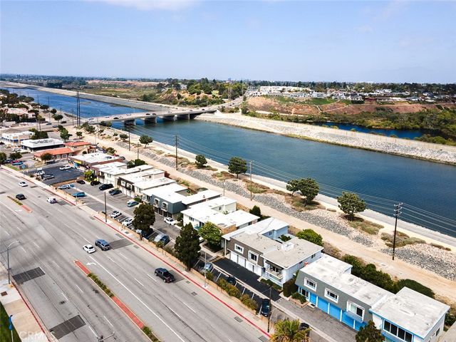 21662 Brookhurst C, Huntington Beach, CA 92646