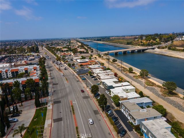 21662 Brookhurst C, Huntington Beach, CA 92646
