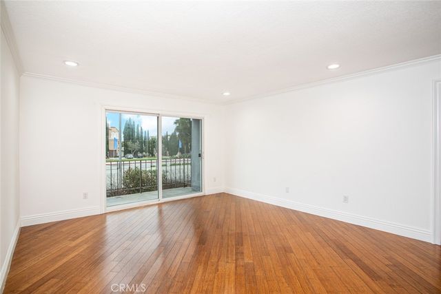 21662 Brookhurst C, Huntington Beach, CA 92646