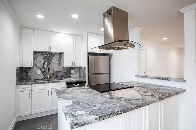 21662 Brookhurst C, Huntington Beach, CA 92646